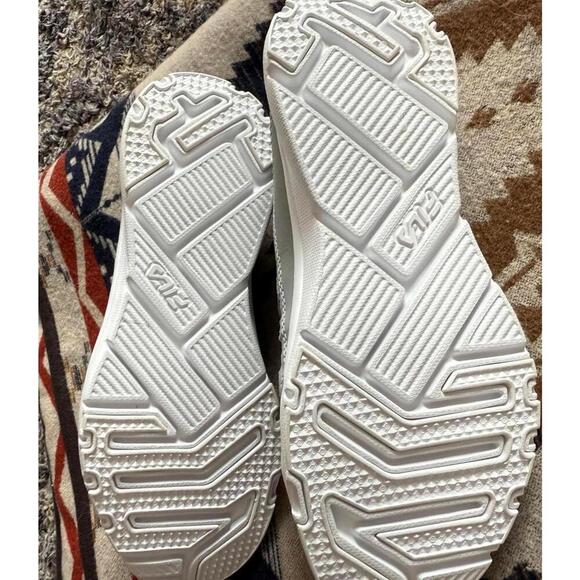 Fila Memory Foam Slip On Sneakers Gray Women’s Size 7.5 Lightweight - Picture 4 of 5